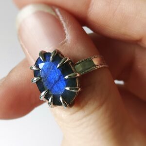 Bague labradorite – bijou femme fait main – argent massif – bague artisanale taille 56 – style bohème chic – inspiration vintage – bijou pierre naturelle – bague unique pour femme élégante