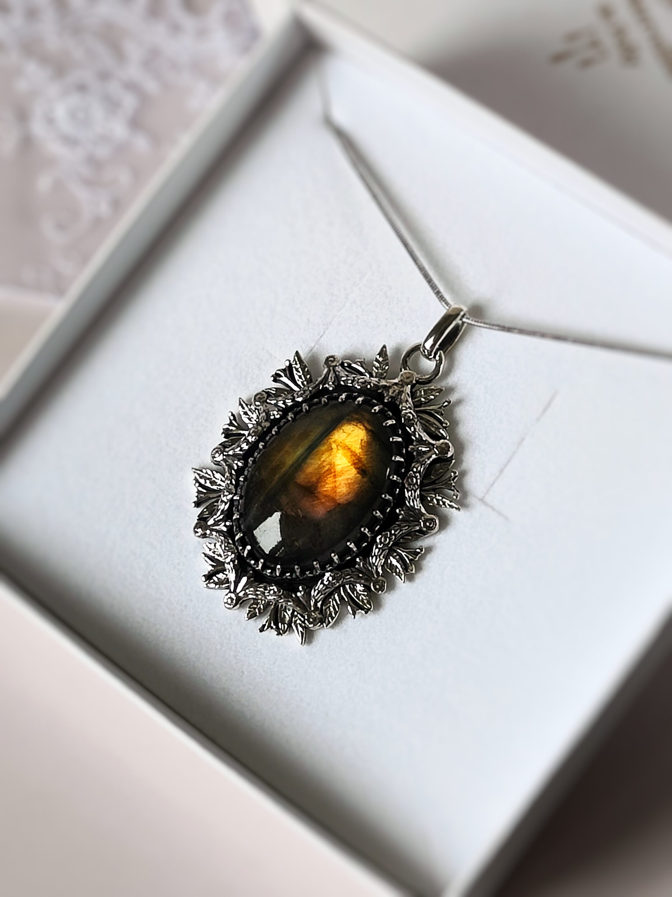 Collier Labradorite • Lueurs de printemps – Image 5