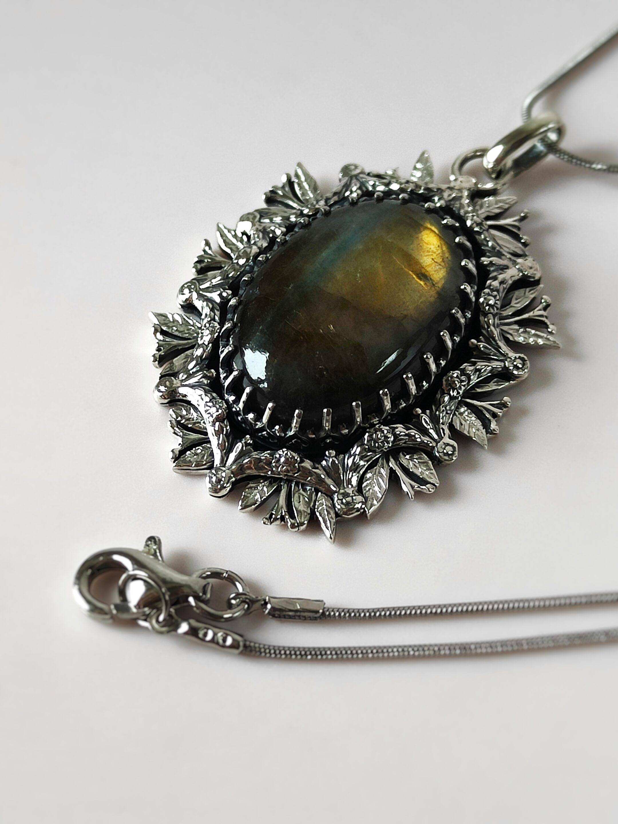 Collier Labradorite • Lueurs de printemps – Image 8