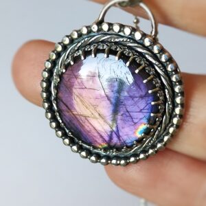 Collier en argent massif avec pierre Labradorite violette ronde les merveilles de polly