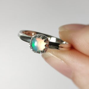 Bague femme argent massif et pierre naturelle Opale Welo d'Ethiopie les merveilles de polly