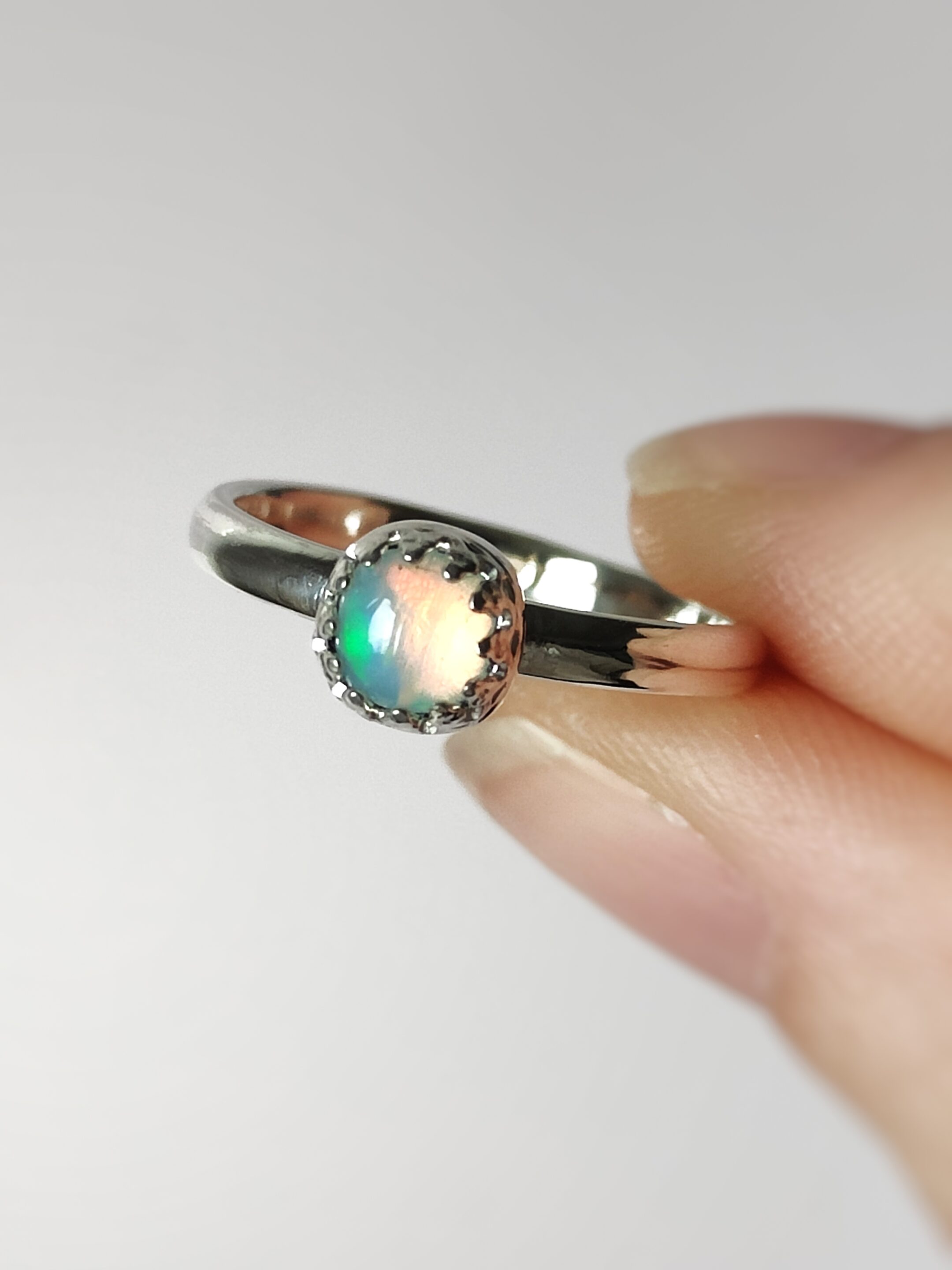 Bague femme argent massif et pierre naturelle Opale Welo d'Ethiopie les merveilles de polly