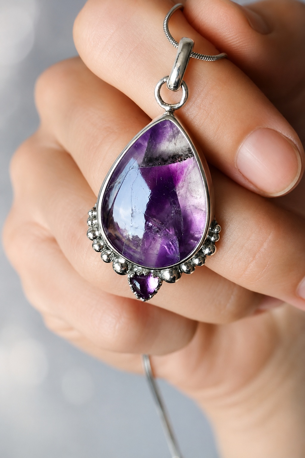 Collier femme avec pendentif en argent massif et pierre Améthyste trapiche les merveilles de polly