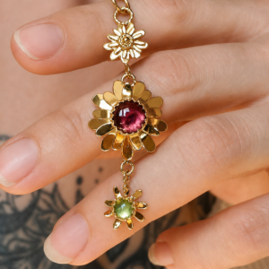 Collier femme plaqué or avec fleurs Marguerite pierre Tourmaline les merveilles de polly