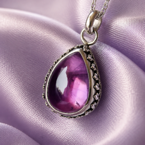 Collier femme avec pendentif artisanal en argent massif, chaine en acier inoxydable et pierre Améthyste les merveilles de polly