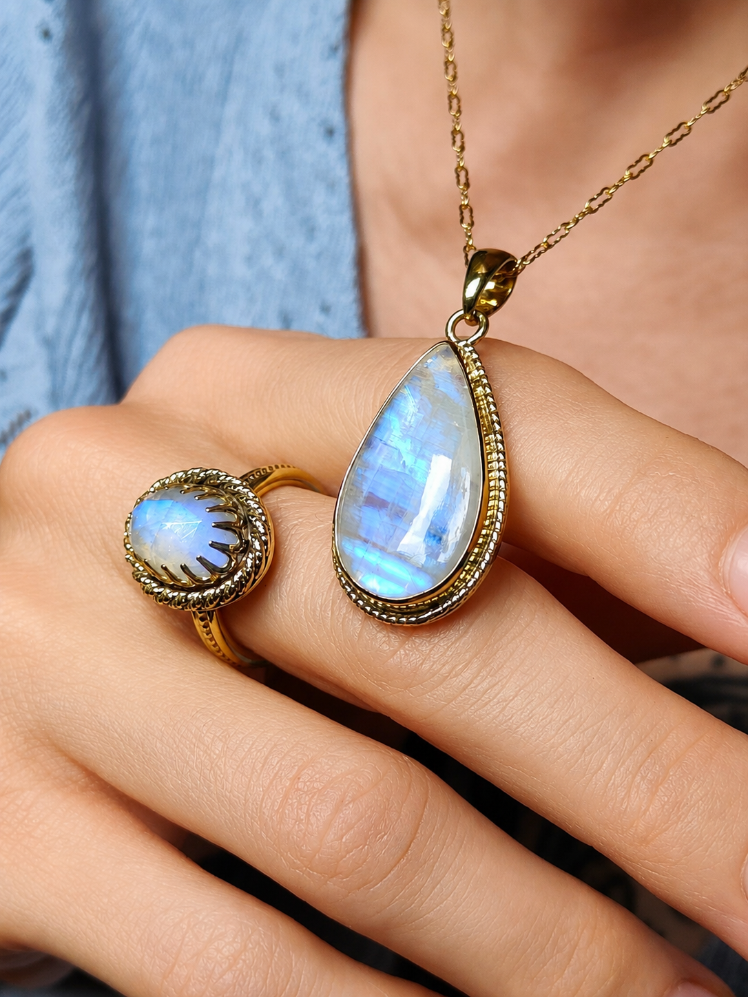 Parure bague et pendentif plaqué or 14 carats avec pierre de lune arc en ciel Péristérite les merveilles de polly