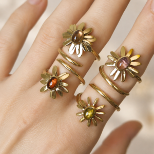 Bagues ajustables Marguerite femme plaquées or avec pierres Tourmaline les merveilles de polly