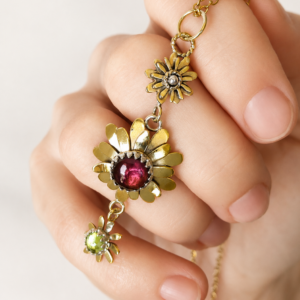 Collier femme doré plaqué or avec pendentif marguerite Tourmaline et Péridot les merveilles de Polly