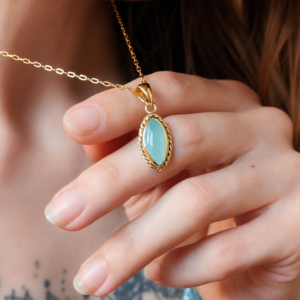 Pendentif femme doré plaqué or avec pierre Aigue Marine forme marquise les merveilles de polly