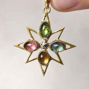 Pendentif femme plaqué or forme étoile avec pierres naturelles Tourmaline les merveilles de polly